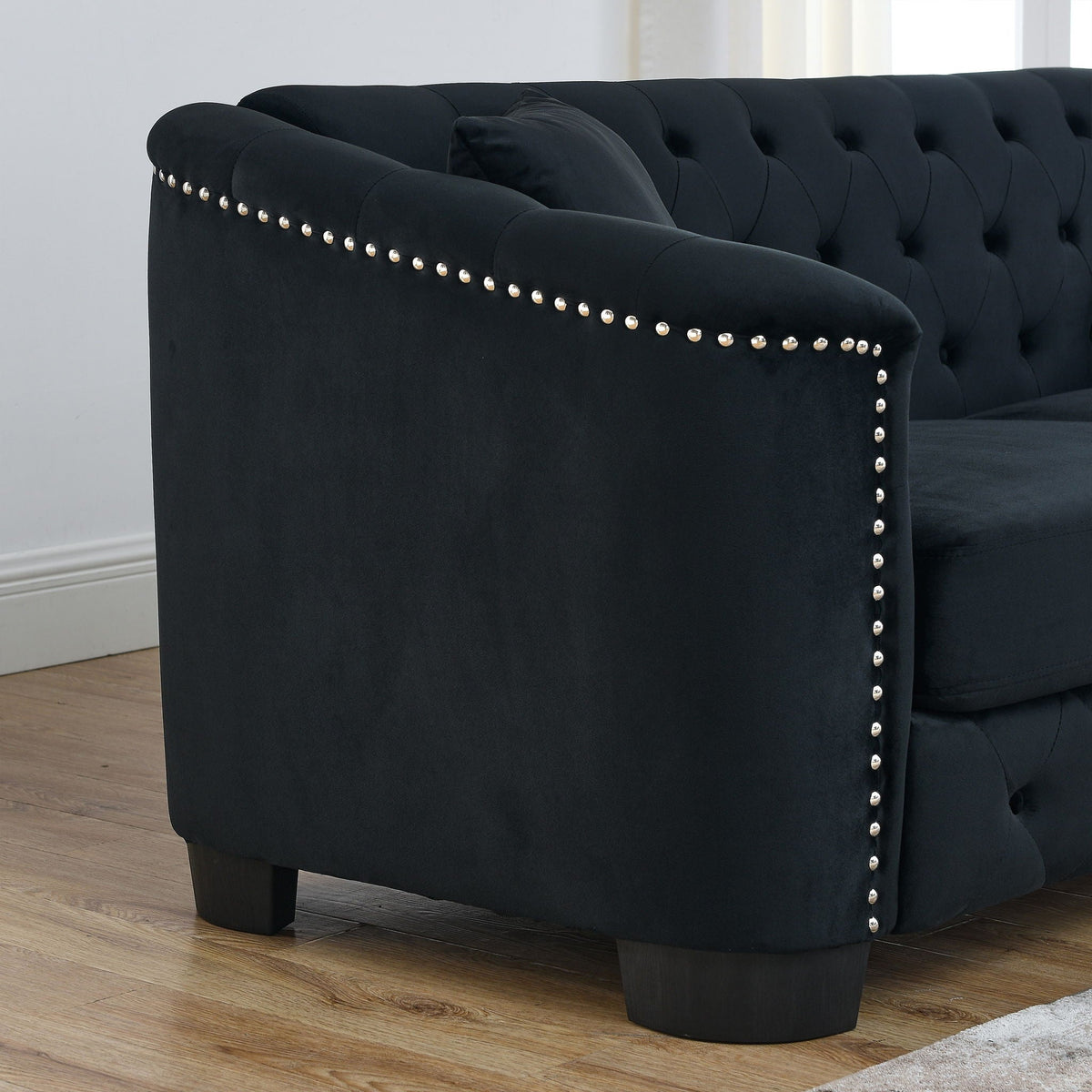 Modern Chesterfield Sofa With Tufted Backrest