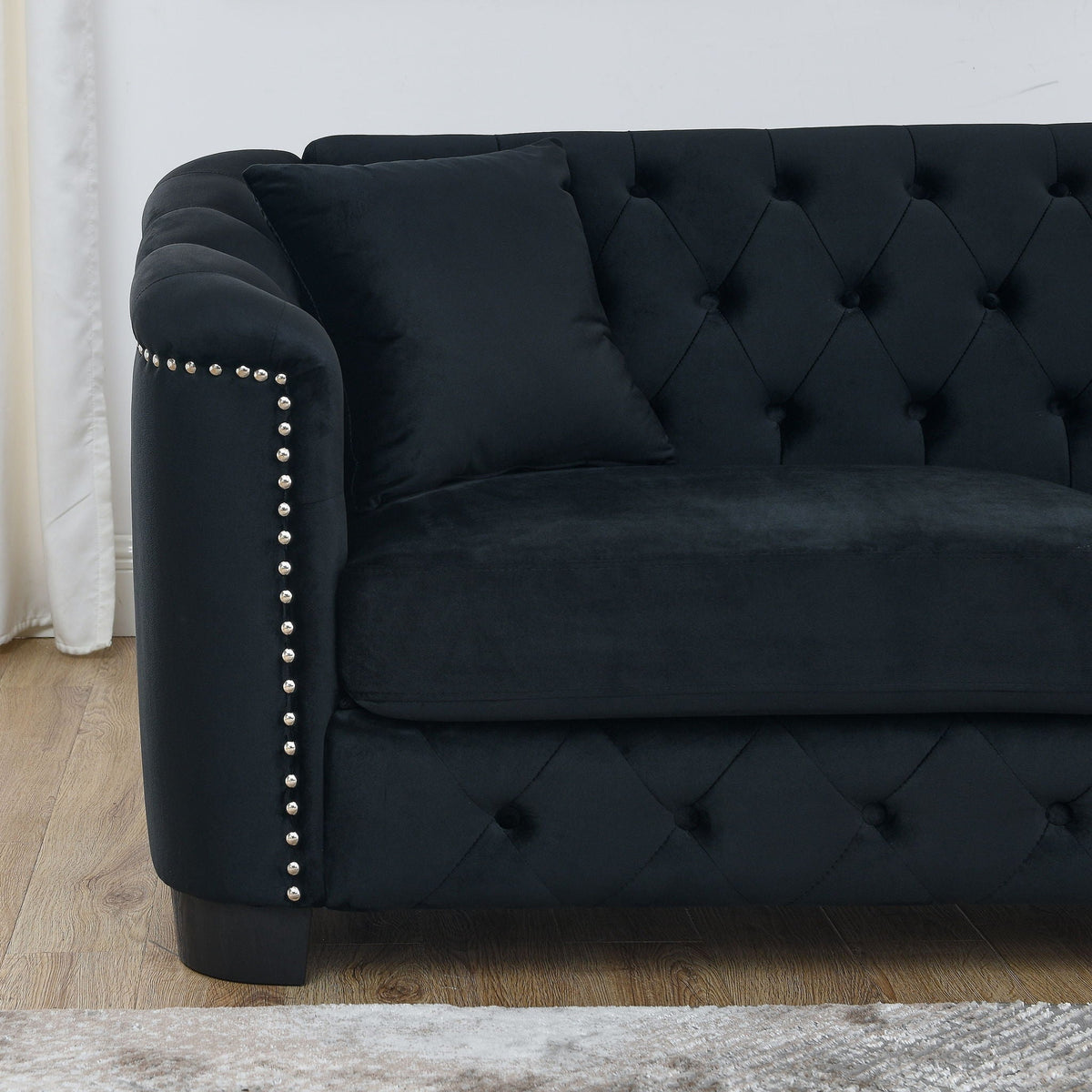 Modern Chesterfield Sofa With Tufted Backrest