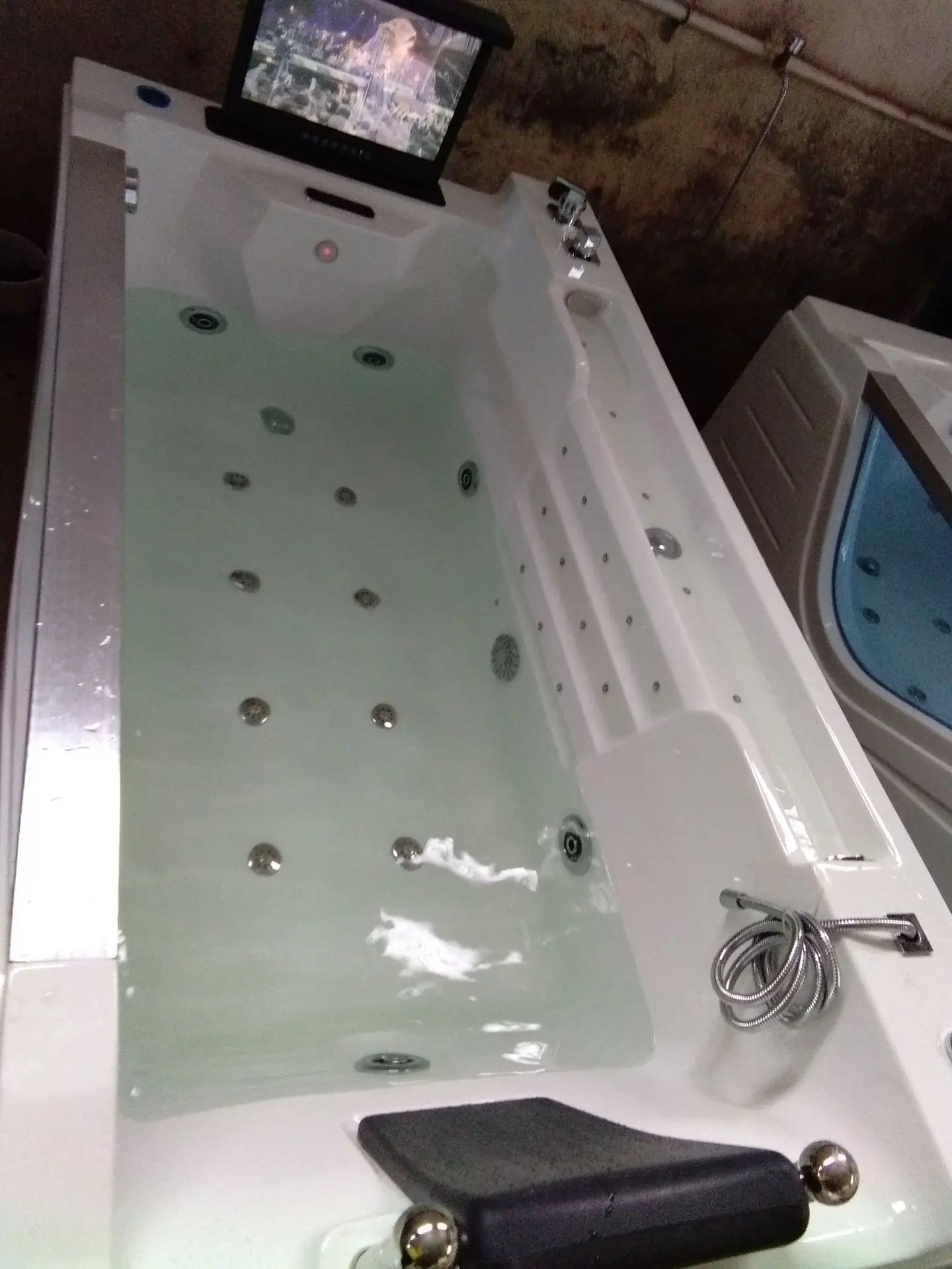 2 person large smart whirlpool massage bathtub with tv