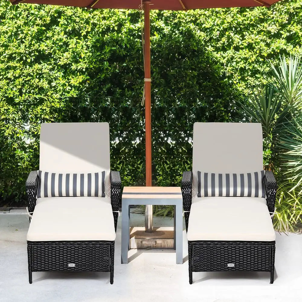 Outdoor Wicker Chaise Lounge