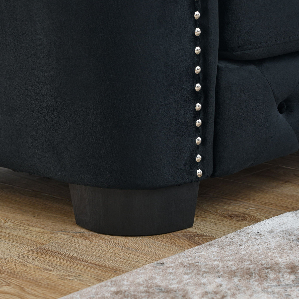 Modern Chesterfield Sofa With Tufted Backrest